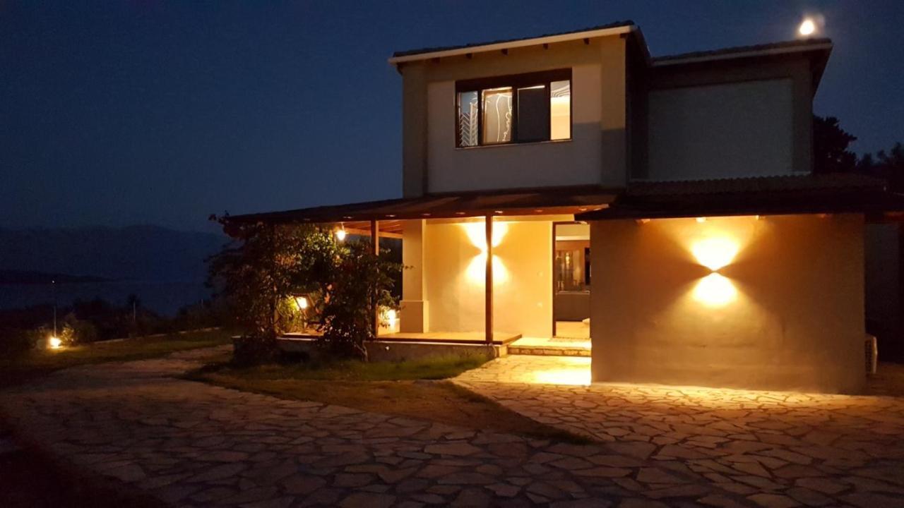 Villa Artemis Никиана Стая снимка
