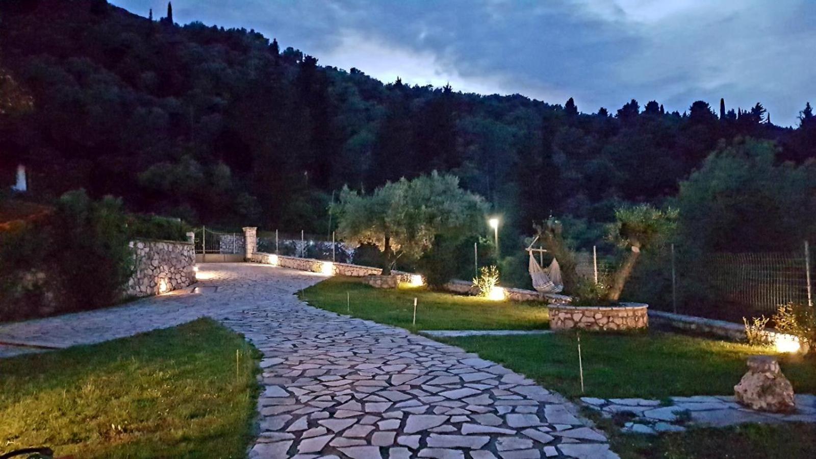 Villa Artemis Никиана Стая снимка